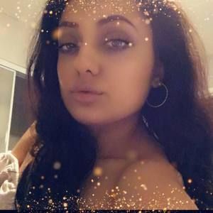 Meet your Posher, Claudia